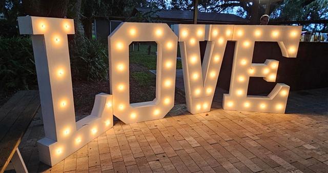 Wedding decor available at Destiny Ranch Events, Bushnell FL — item 57