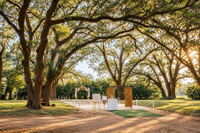Rustic barn wedding at Destiny Ranch Events in Bushnell, Florida — gallery photo 4